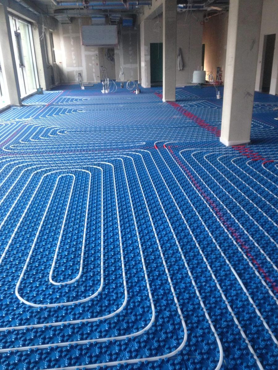 Fußbodenaufbau mit Dämmung und Systemplatten